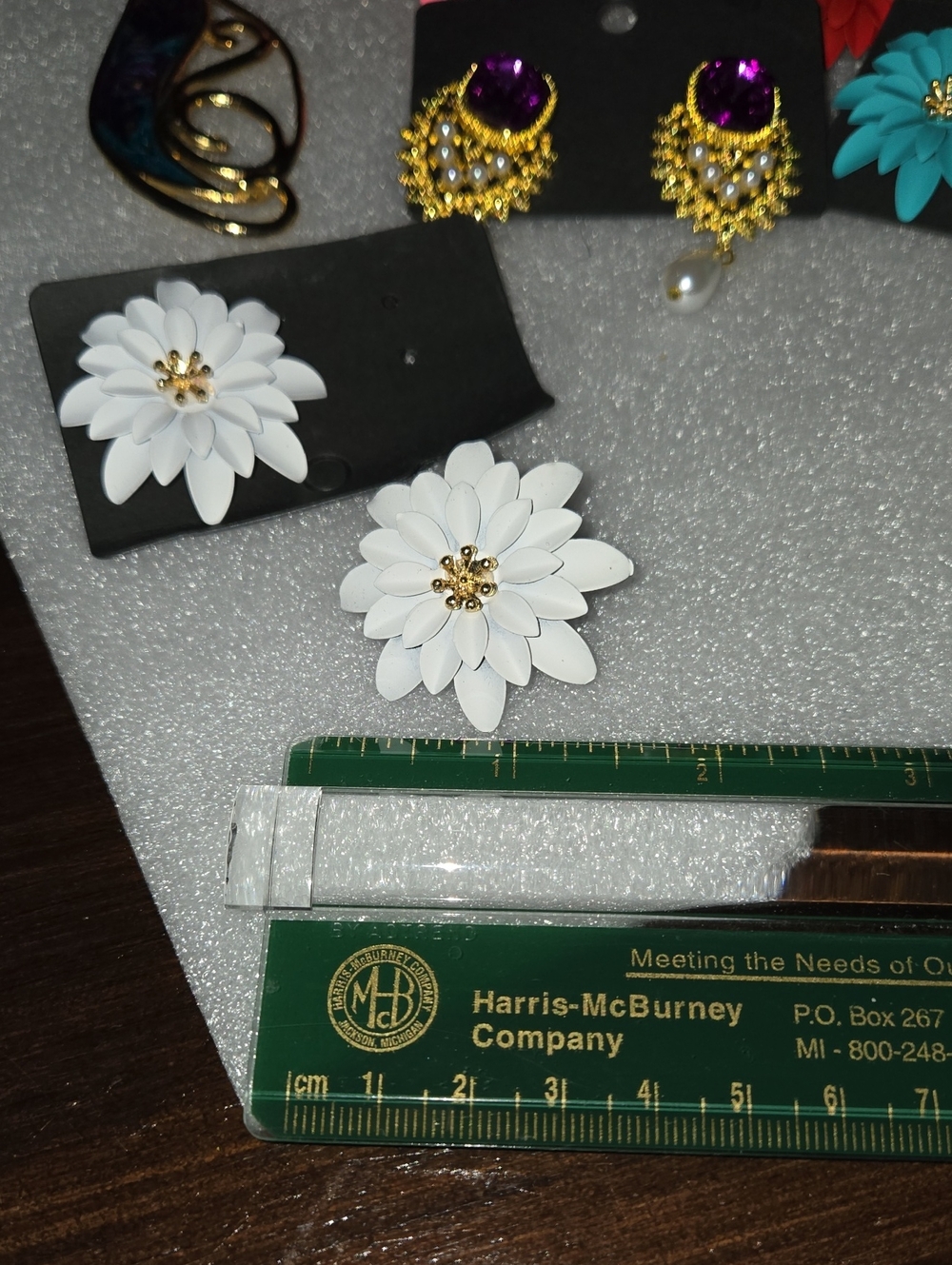 Fashion Jewelry White Floral Stud Earrings with Gold Centers - Picture 4 of 5